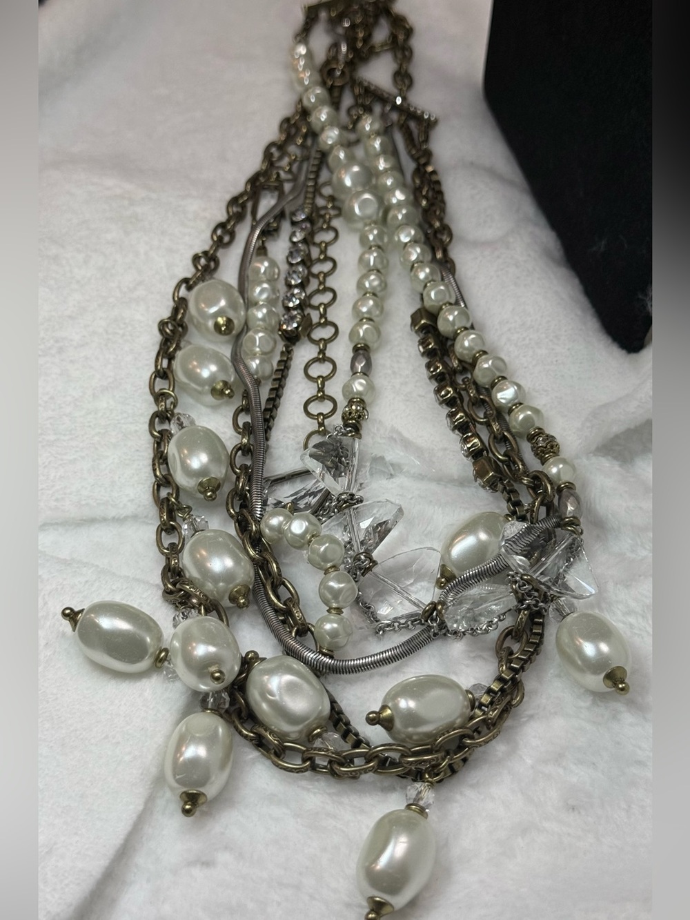 Layered Pearl and Chain Statement Necklace - White